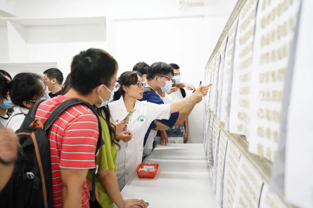 开学第一课：中南林科大师生走进南方天敌繁育与应用工程技术研究中心参观学习